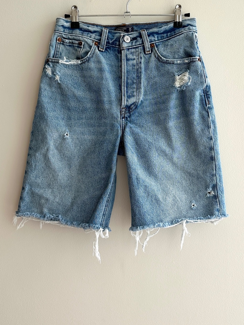 Abercrombie & Fitch High-Rise 9” Short, Medium Wash, Size 25/0